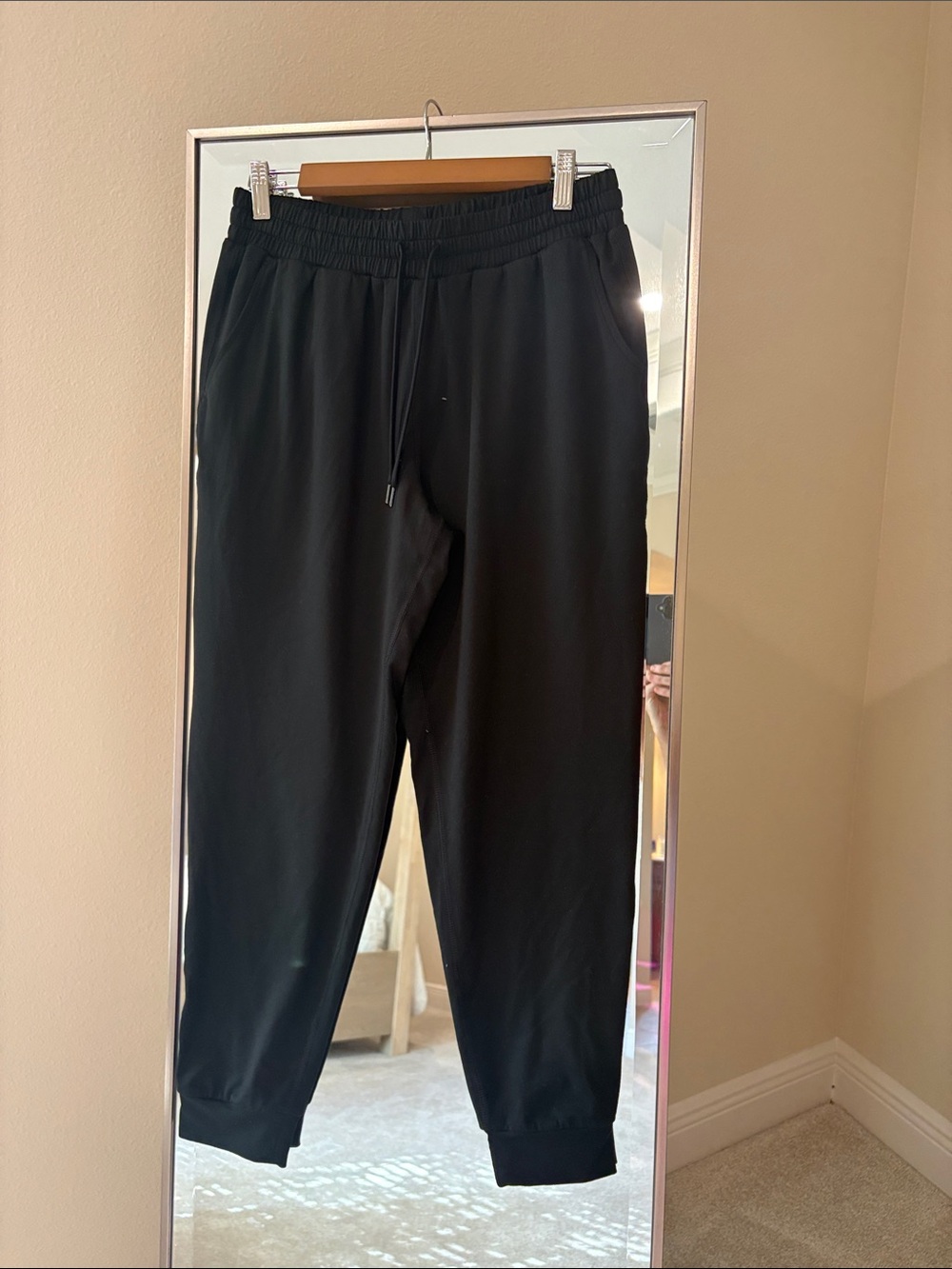 Quince  flowknit mid rise jogger Sam short EUC